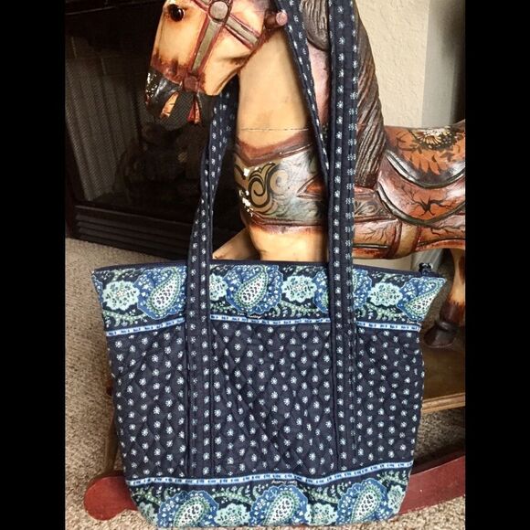 Cute shoulder bag by Vera Bradley - Picture 2 of 3